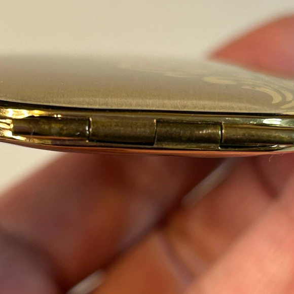 Vintage American Beauty Brush Brass Two Compartment Powder/Make Up Compact NWOB - Picture 3 of 11